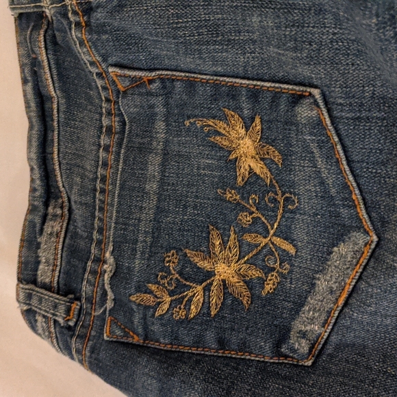Gold Floral Embroidered Jeans, 31x34 BLU JEANIOUS. - Picture 8 of 11